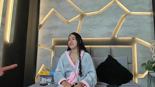 Snapshot of SilkNyx chatting on 02/20/26, 01:33 SilkNyx online show from 02/20/26, 01:33