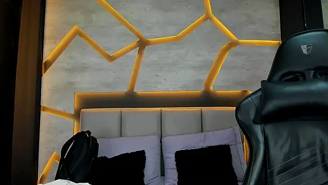 Snapshot of SilkNyx chatting on 02/24/26, 01:31 SilkNyx online show from 02/24/26, 01:31