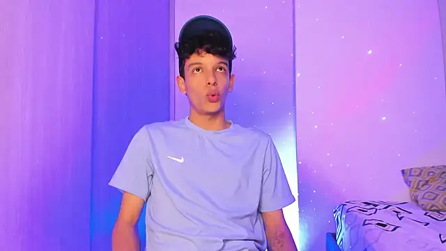 Snapshot of Maxfrost1 chatting on 02/28/26, 12:55 Maxfrost1 online show from 02/28/26, 12:55