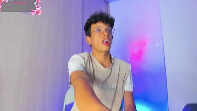 Maxfrost1 online show from 04/19/26, 03:06