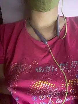 Snapshot of roshni_malhotra chatting on 04/20/26, 08:10 roshni malhotra online show from 04/20/26, 08:10