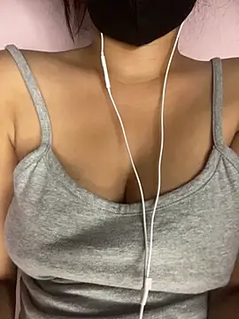 Snapshot of roshni_malhotra chatting on 05/19/26, 10:49 roshni malhotra online show from 05/19/26, 10:49