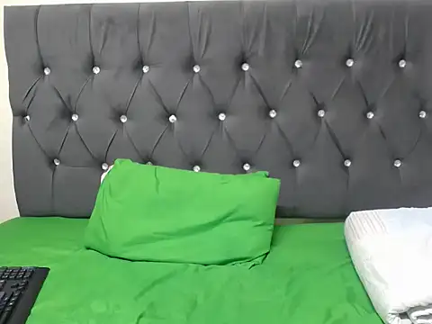 Snapshot of HornyLilHoney chatting on 02/24/26, 04:49 HornyLilHoney online show from 02/24/26, 04:49