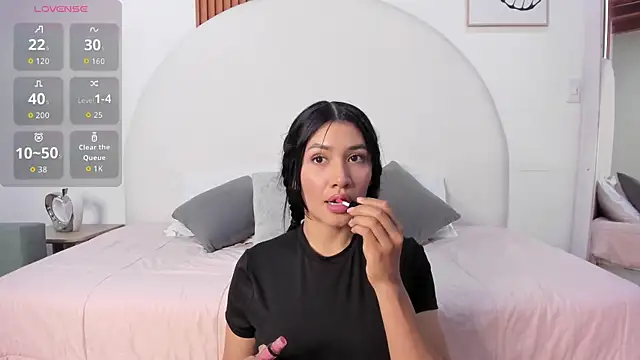 Snapshot of Violett_Rosse_ chatting on 05/22/26, 04:12 Violett Rosse online show from 05/22/26, 04:12
