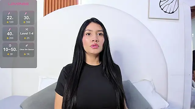 Snapshot of Violett_Rosse_ chatting on 06/04/26, 04:13 Violett Rosse online show from 06/04/26, 04:13