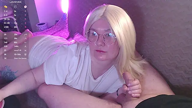 Snapshot of alisonsxxx chatting on 05/28/26, 08:33 alisonsxxx online show from 05/28/26, 08:33