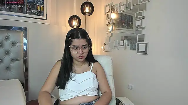 Snapshot of mila_quin chatting on 05/31/26, 12:12 mila quin online show from 05/31/26, 12:12