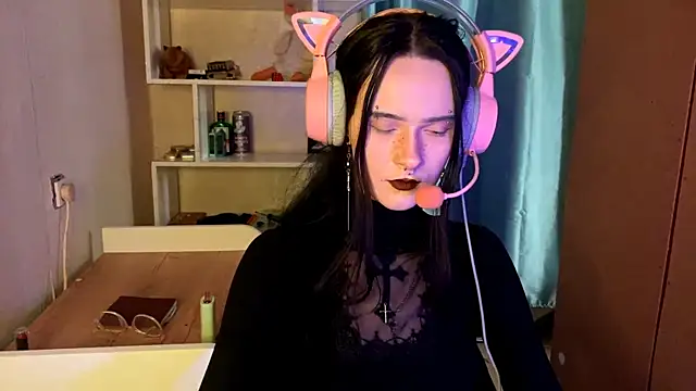 Snapshot of MabelDefina chatting on 02/18/26, 11:06 MabelDefina online show from 02/18/26, 11:06