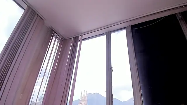 Snapshot of kendra_crow_ chatting on 02/25/26, 06:28 kendra crow online show from 02/25/26, 06:28