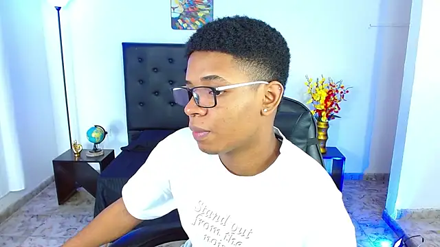 liiam3 online show from 04/22/26, 08:43