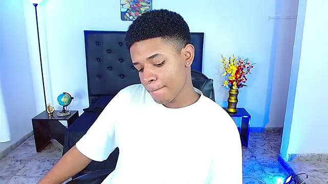 liiam3 online show from 04/23/26, 08:33