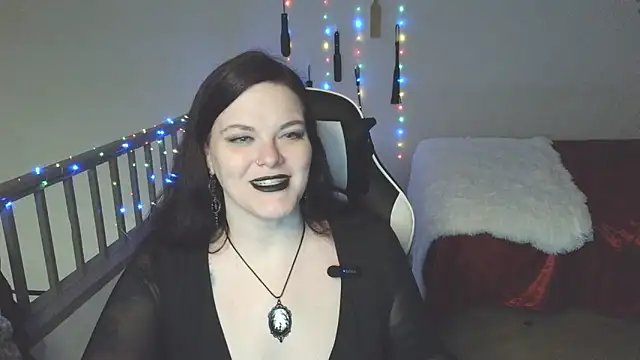 Snapshot of VixieNyx chatting on 02/21/26, 12:11 VixieNyx online show from 02/21/26, 12:11