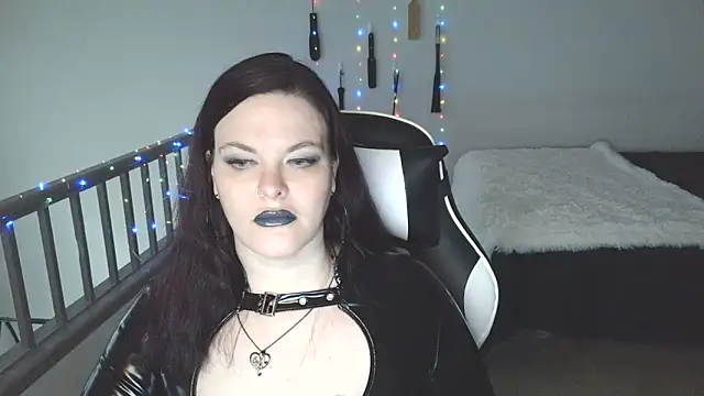 Snapshot of VixieNyx chatting on 02/27/26, 05:02 VixieNyx online show from 02/27/26, 05:02