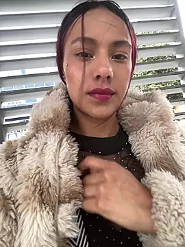 Snapshot of Emily-Fire chatting on 02/25/26, 08:18 Emily-Fire online show from 02/25/26, 08:18