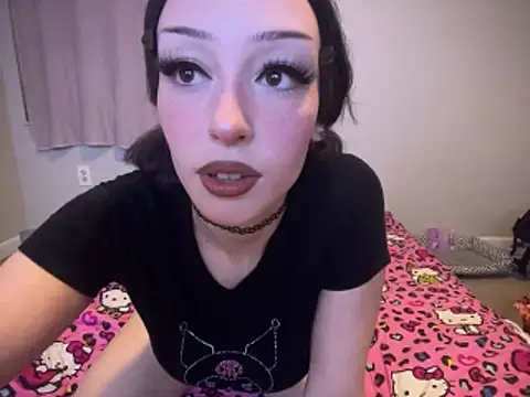 Snapshot of strwbrrymilk chatting on 02/23/26, 03:59 strwbrrymilk online show from 02/23/26, 03:59