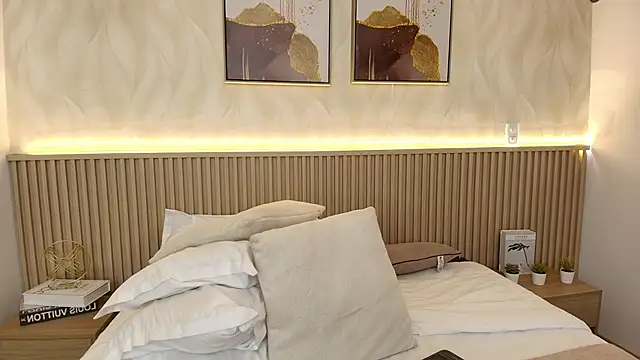 BellaMillers online show from 04/21/26, 01:42