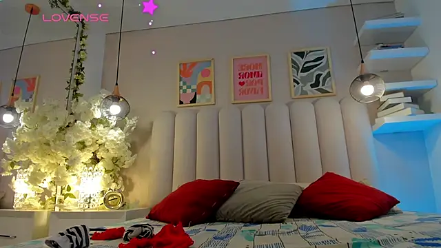 Mia Bailey  online show from 04/23/26, 03:19