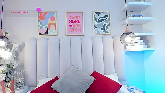 Mia Bailey  online show from 04/24/26, 03:09