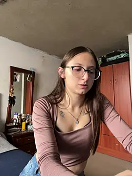 Snapshot of Aria__Rousse03 chatting on 03/03/26, 01:50 Aria Rousse03 online show from 03/03/26, 01:50