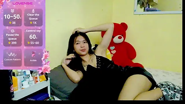 Snapshot of Luna_Moonfang chatting on 07/28/26, 03:21 Luna Moonfang online show from 07/28/26, 03:21