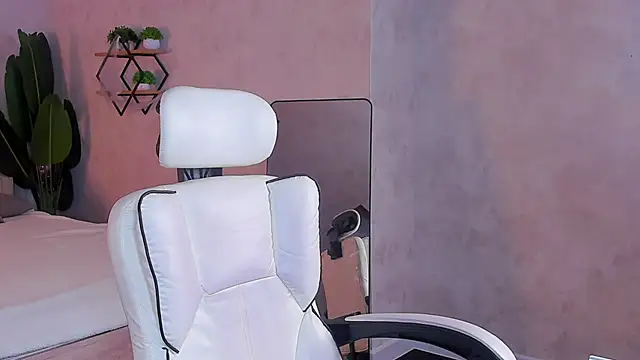 Miaa Hill online show from 03/25/26, 12:11