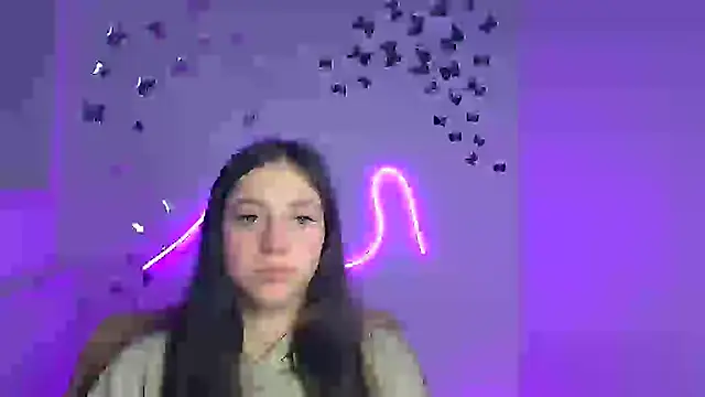 KissMeJulia online show from 04/18/26, 05:50