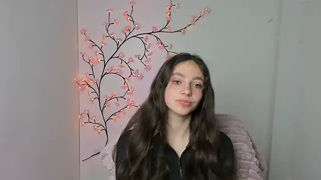 KissMeJulia online show from 05/03/26, 05:24