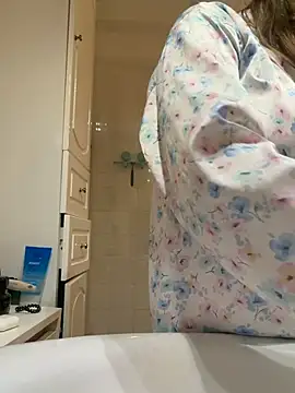 Snapshot of Frenchgirl45 chatting on 03/01/26, 07:38 Frenchgirl45 online show from 03/01/26, 07:38