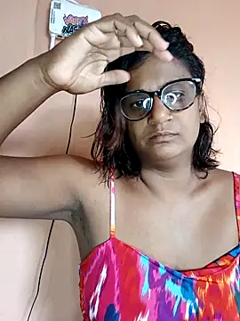 indianstrawberrylips4u online show from 02/18/26, 05:47