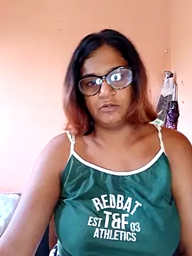 indianstrawberrylips4u online show from 04/18/26, 06:06