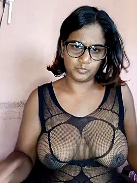 indianstrawberrylips4u online show from 04/20/26, 05:54