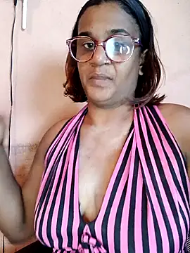 indianstrawberrylips4u online show from 04/29/26, 07:56