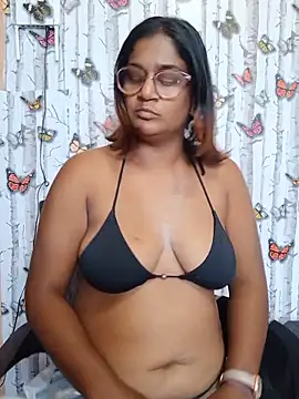 Snapshot of indianstrawberrylips4u chatting on 05/13/26, 09:06 indianstrawberrylips4u online show from 05/13/26, 09:06