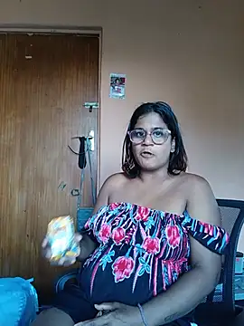 Snapshot of indianstrawberrylips4u chatting on 05/15/26, 08:32 indianstrawberrylips4u online show from 05/15/26, 08:32