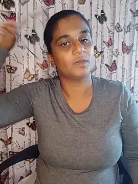 Snapshot of indianstrawberrylips4u chatting on 05/19/26, 01:28 indianstrawberrylips4u online show from 05/19/26, 01:28