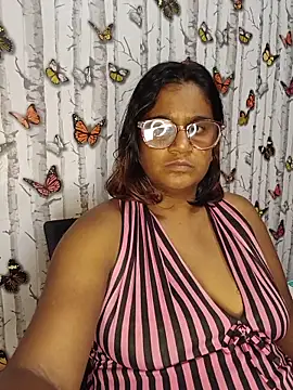 Snapshot of indianstrawberrylips4u chatting on 05/26/26, 06:37 indianstrawberrylips4u online show from 05/26/26, 06:37