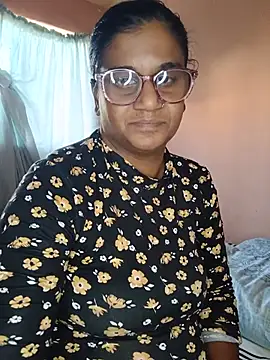 indianstrawberrylips4u online show from 07/06/26, 09:17