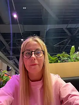 Snapshot of LisaMurr chatting on 02/19/26, 11:28 LisaMurr online show from 02/19/26, 11:28