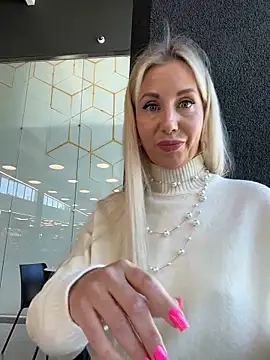 LisaMurr online show from 04/20/26, 11:24