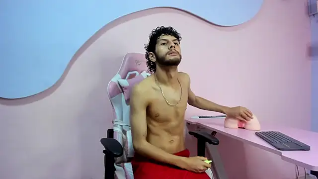 Snapshot of LuckySammer chatting on 02/23/26, 12:02 LuckySammer online show from 02/23/26, 12:02