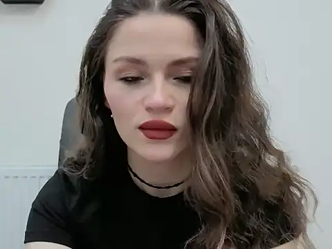 Avelinehowo uwu online show from 04/03/26, 05:33