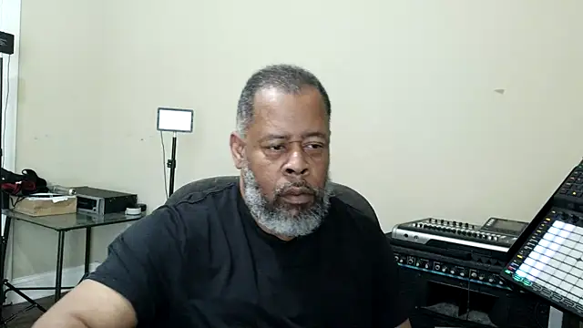 Cleozevo1961 online show from 04/08/26, 04:07