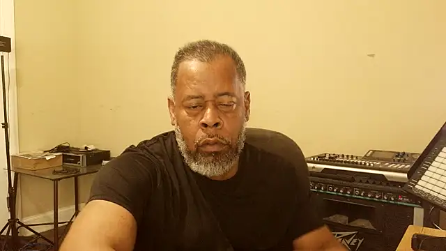 Cleozevo1961 online show from 04/10/26, 03:06