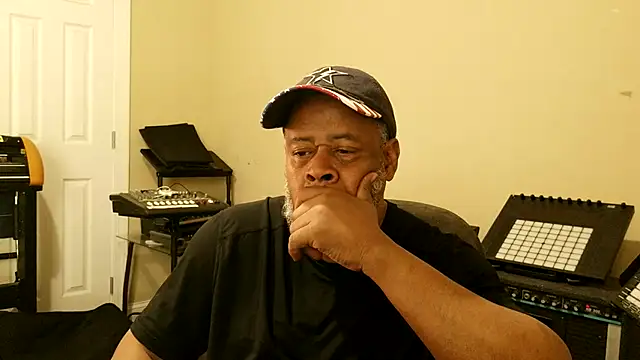 Cleozevo1961 online show from 04/23/26, 02:08