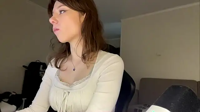 Snapshot of aera_elese chatting on 05/28/26, 02:36 aera elese online show from 05/28/26, 02:36