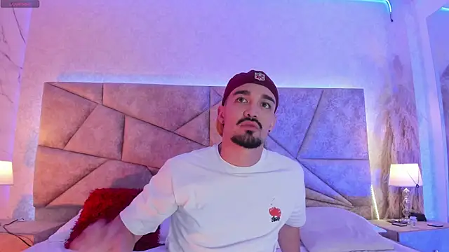 Snapshot of SavageCross1 chatting on 02/21/26, 07:59 SavageCross1 online show from 02/21/26, 07:59