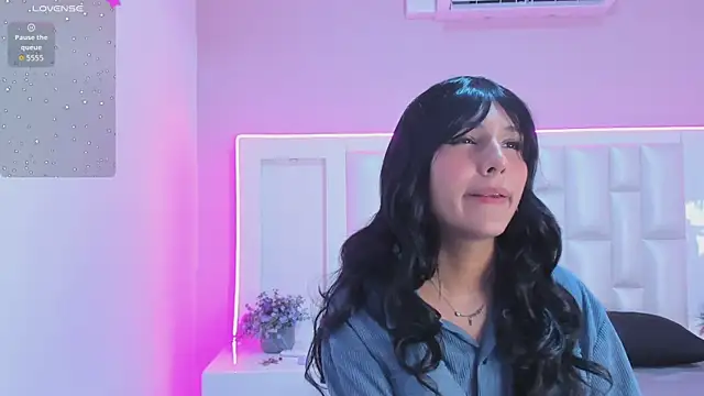 Liia Collins online show from 04/16/26, 05:47