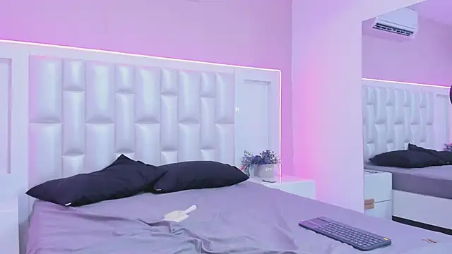 Liia Collins online show from 04/18/26, 07:58