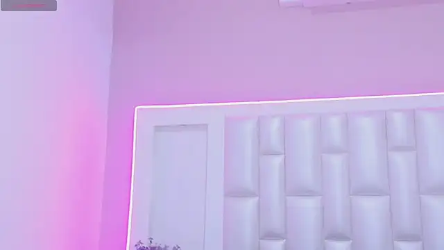 Liia Collins online show from 04/21/26, 04:56