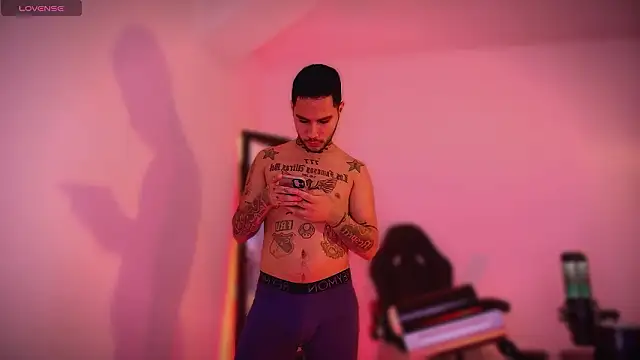 Snapshot of king_of_desire chatting on 02/28/26, 04:02 king of desire online show from 02/28/26, 04:02